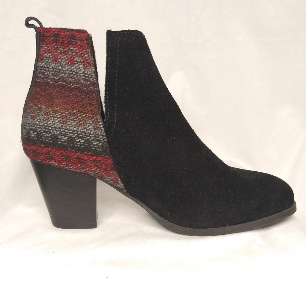 Minnetonka Mari Suede Black And Red Slip-on Ankle Bootie, size 7.5